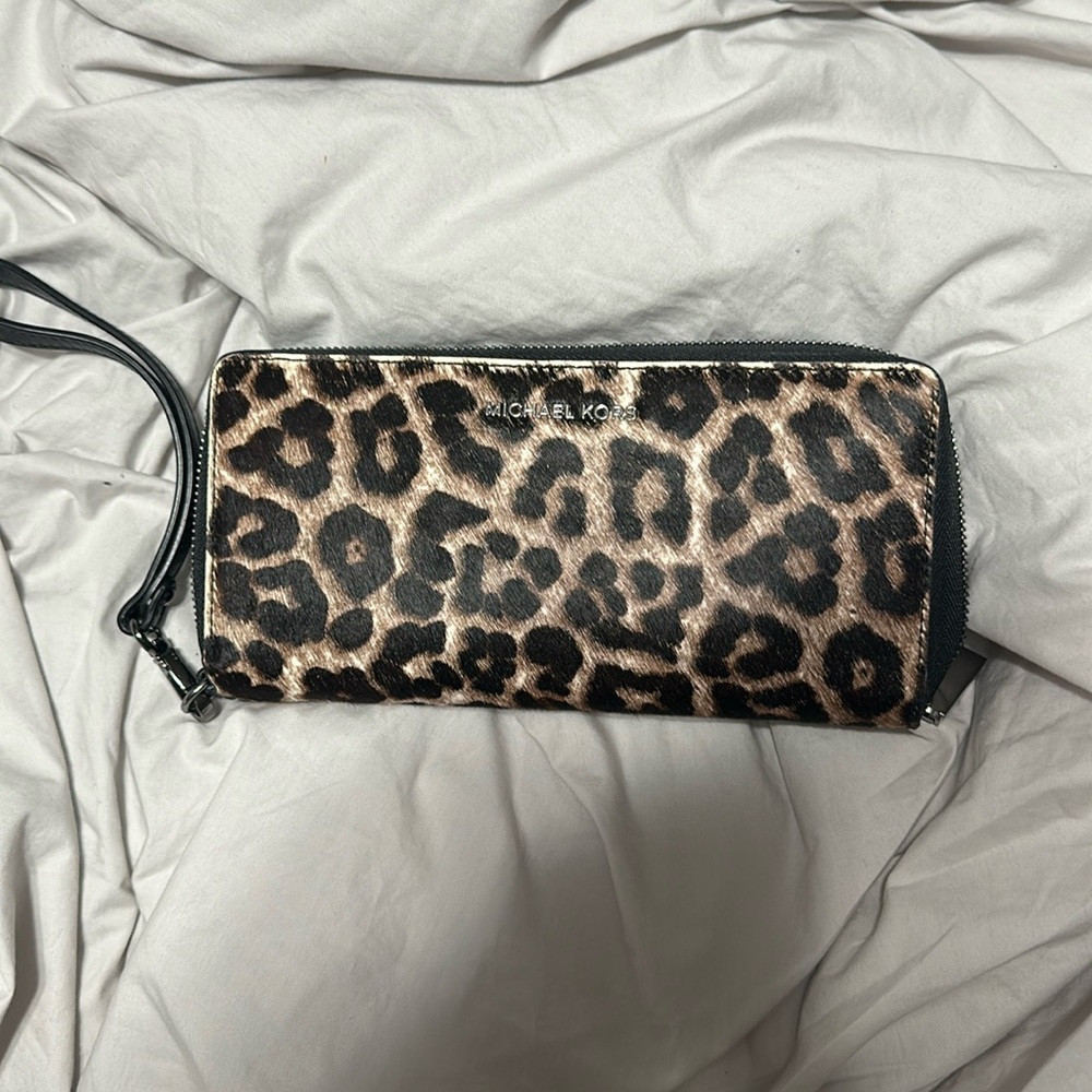 Michael kors wallet -used